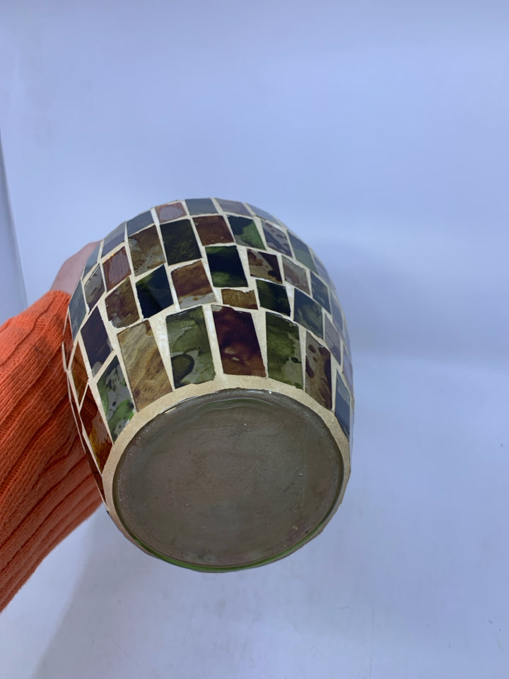 GREEN/ORANGE MOSAIC GLASS VASE.