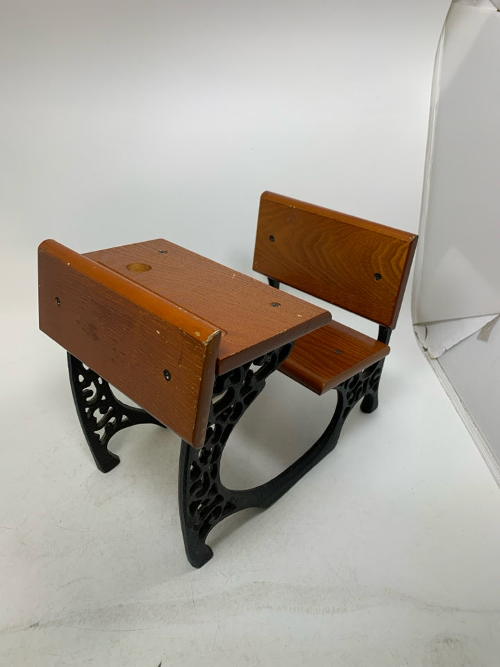 METAL WOOD DOLL SCHOOL DESK.