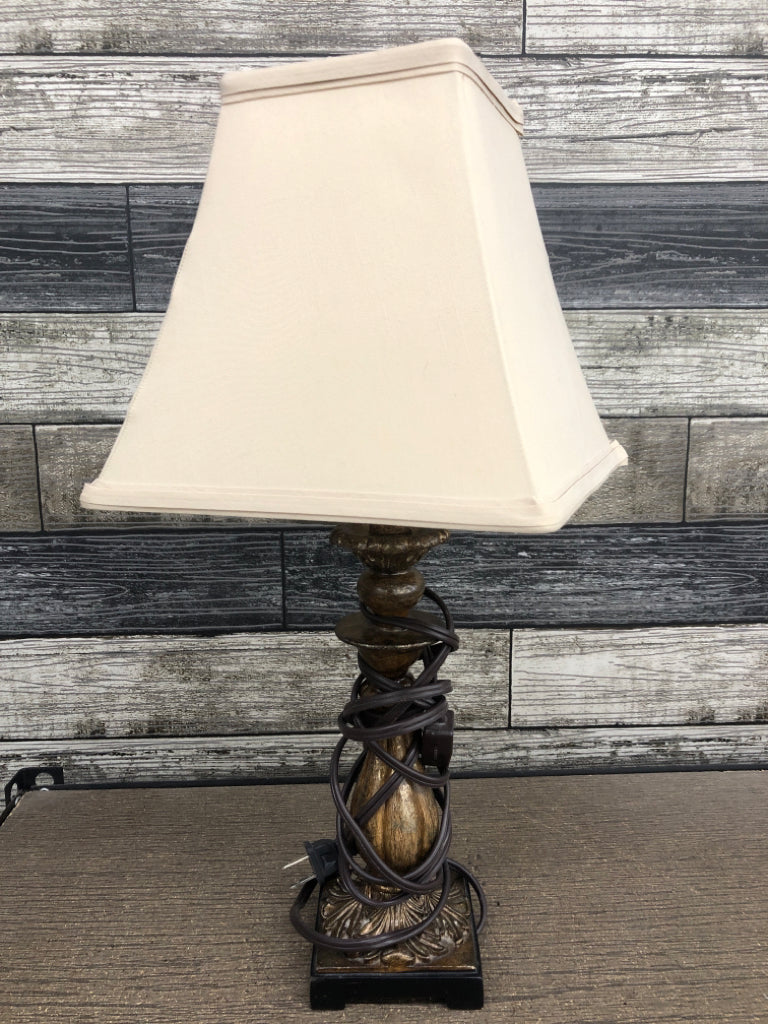 SM BRASS PAINTED TABLE LAMP W/CREAM SHADE.