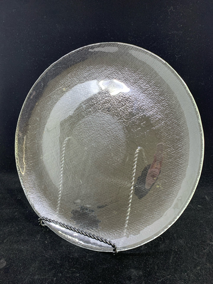 TEXTURED CLEAR GLASS SERVING PLATE.
