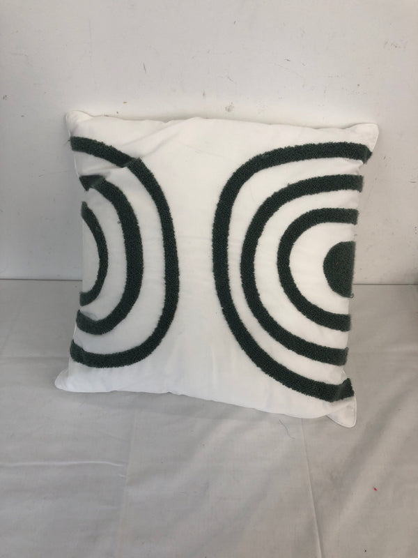 WHITE PILLOW W GREEN ARCHES.