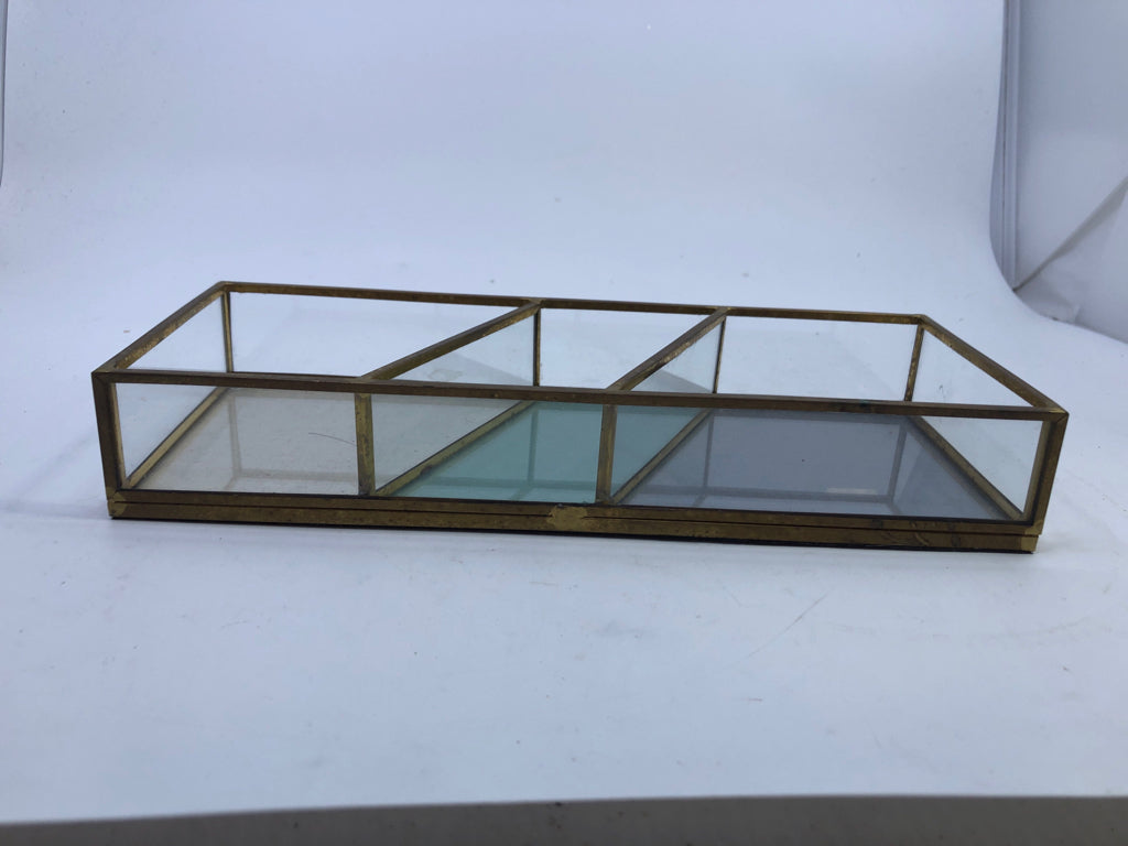 RECTANGLE GOLD CLEAR DIVIDED JEWELRY HOLDER.