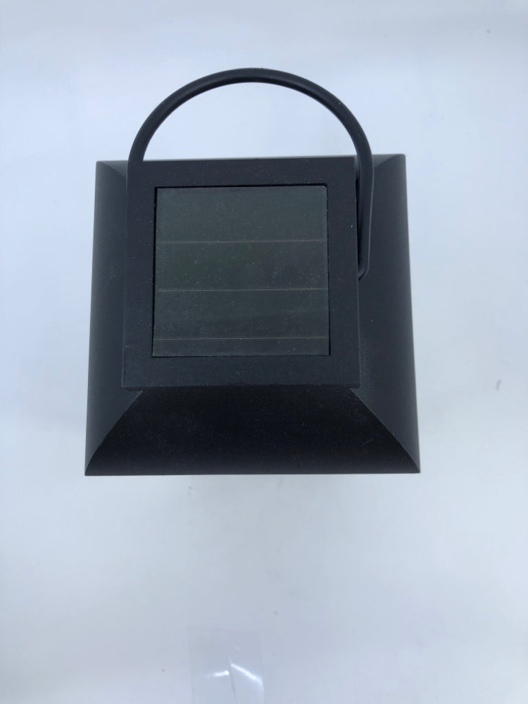 BLACK SOLAR POWERED LANTERN.