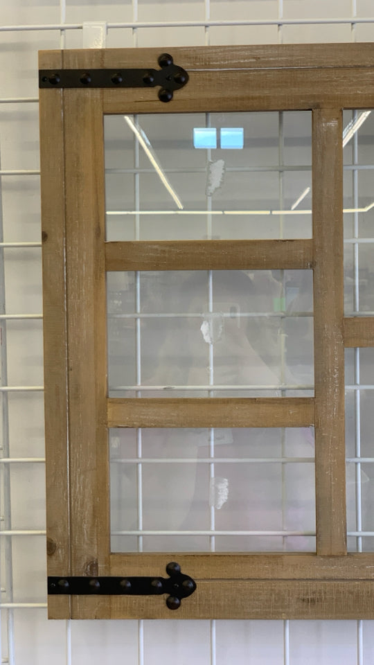 FAUX DOOR WHITE WASHED PHOTO FRAME WALL HANGING.