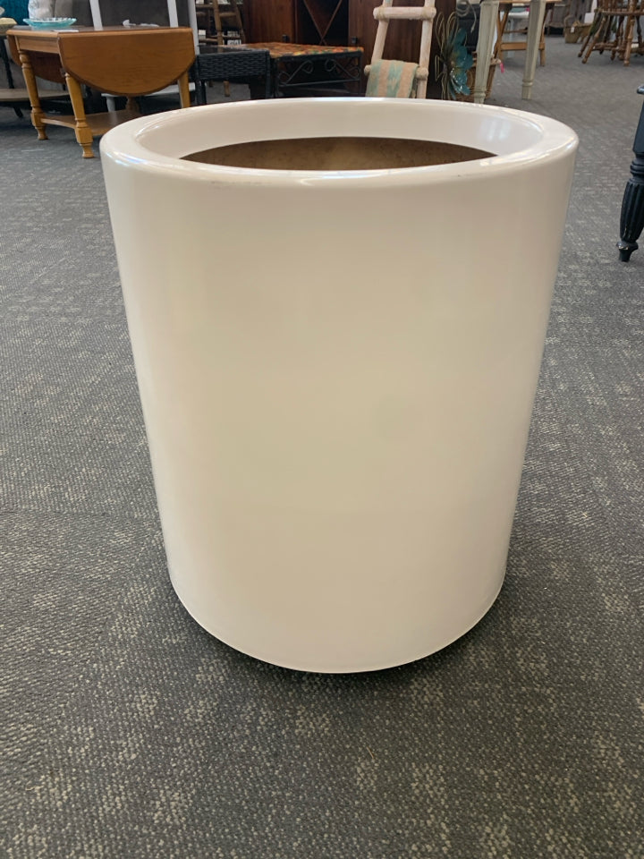 LARGE WHITE PLANTER.