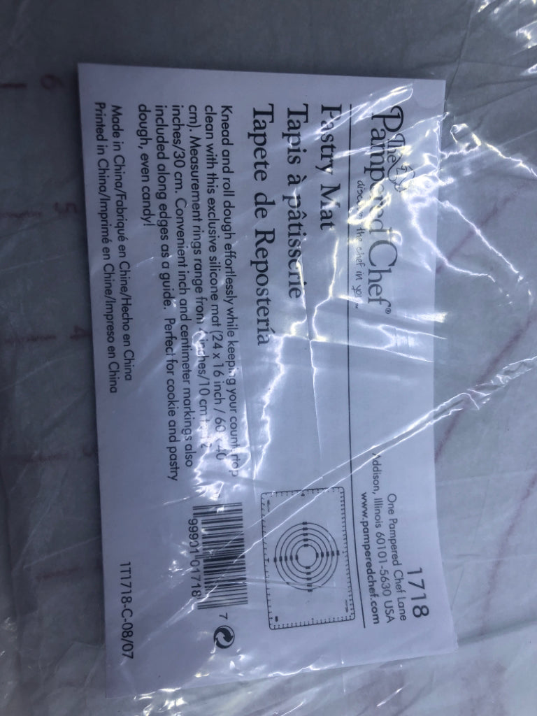 NIP PAMPERED CHEF PASTRY MAT.