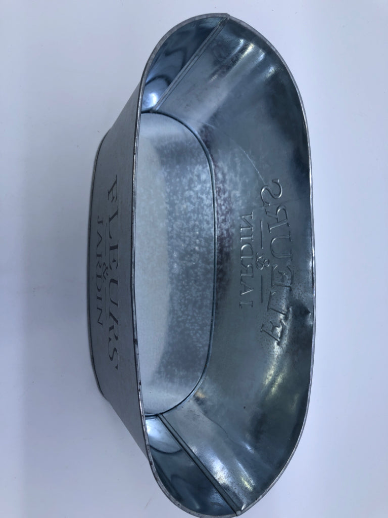 FLEURS & JARDIN OVAL METAL PLANTER.