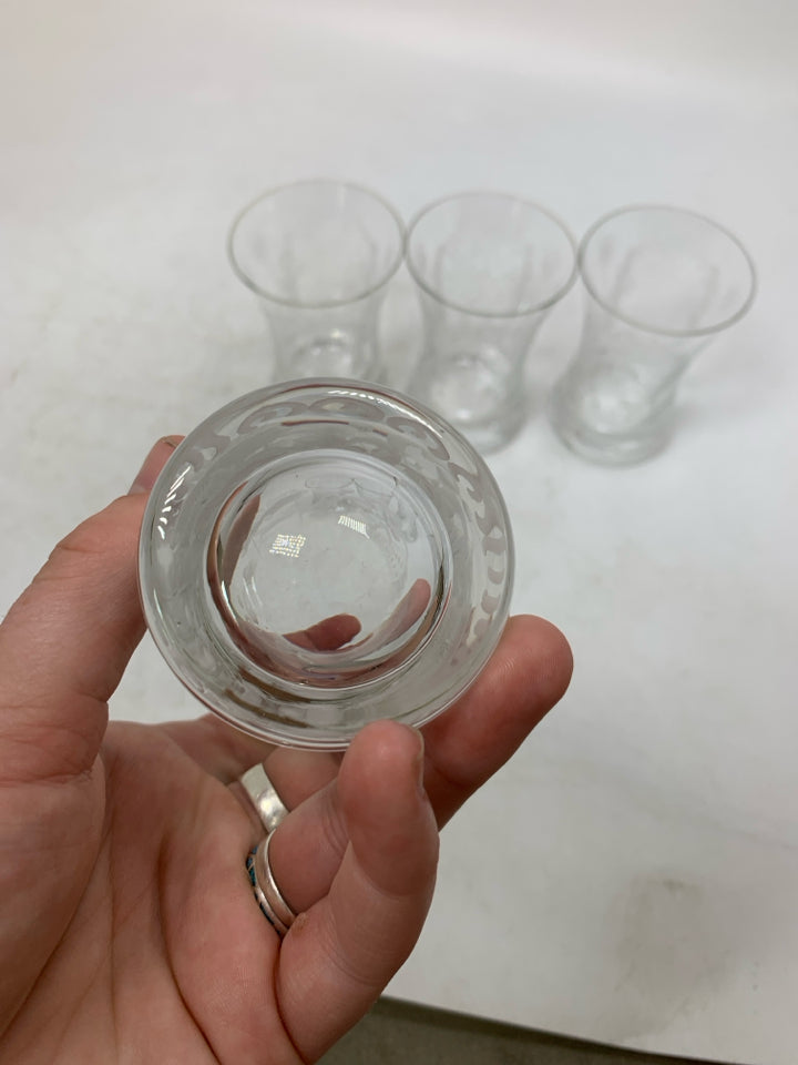 4 ETCHED ELK DETAILED CORDIAL GLASSES.
