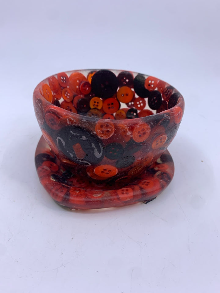 SMALL RECYLCLED RED BUTTON PLANTER W CATCH TRAY.