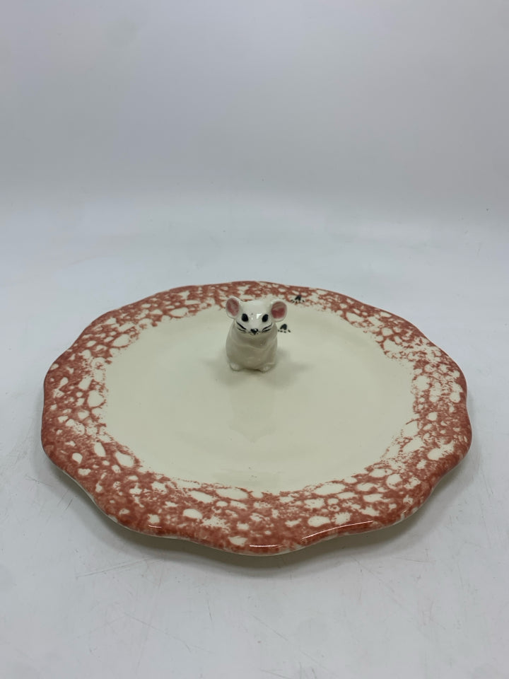 MOUSE SERVING PLATE W/SCALLOP EDGE.