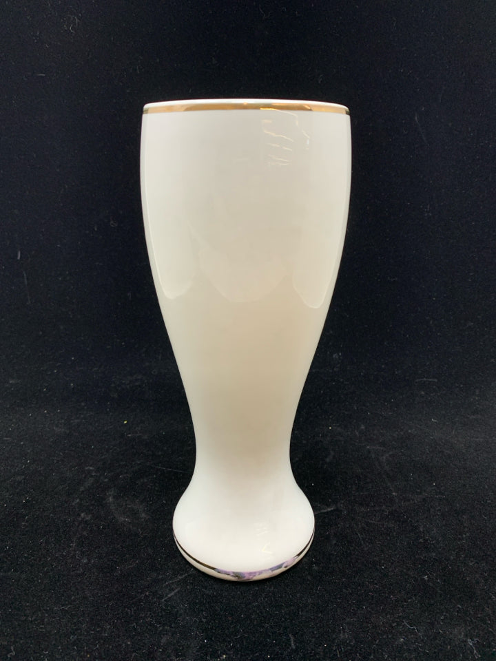 VTG MUNICH PAINTED CERAMIC VASE W/GOLD RIM.