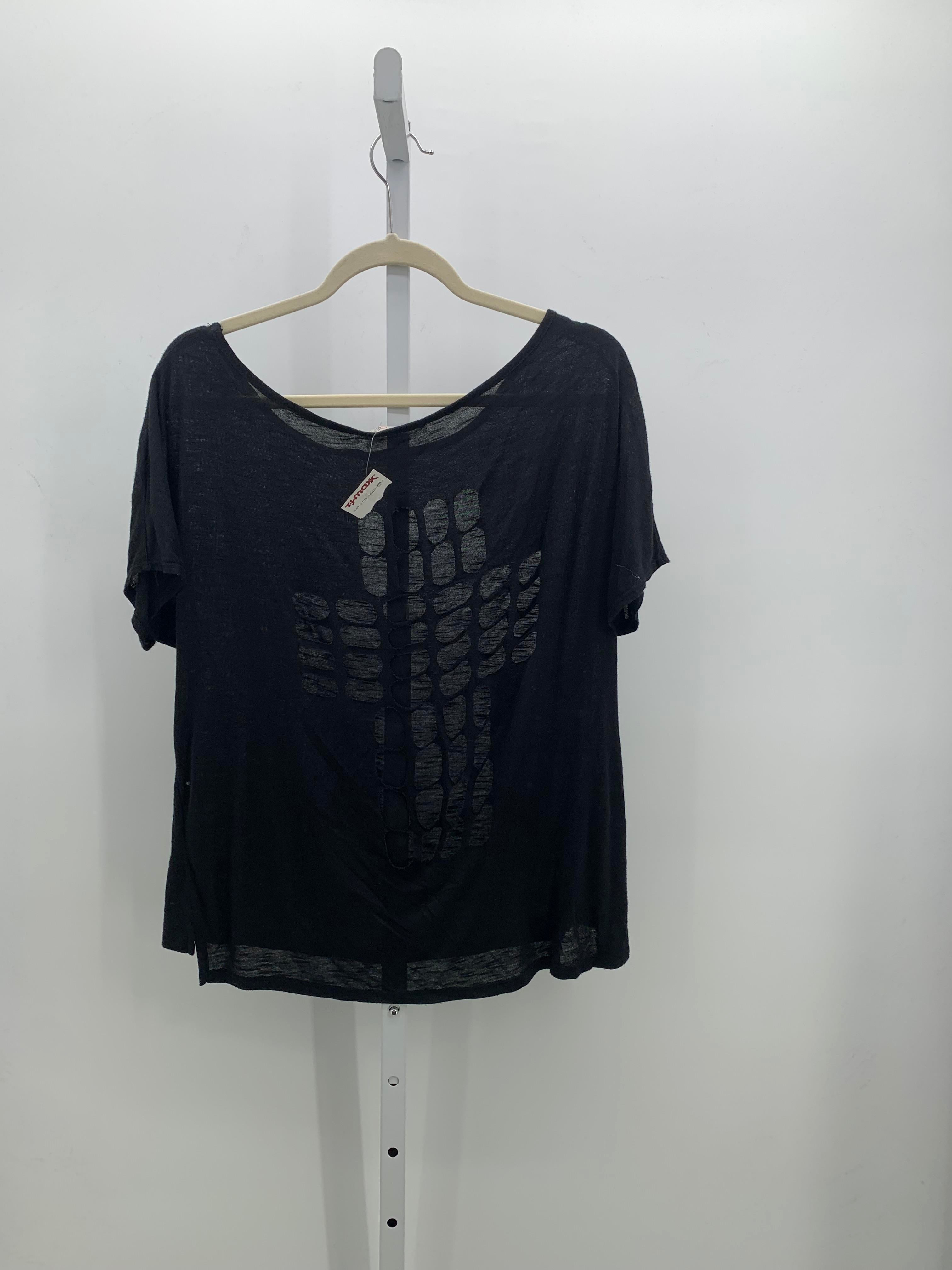 Size Medium Juniors Short Sleeve Shirt