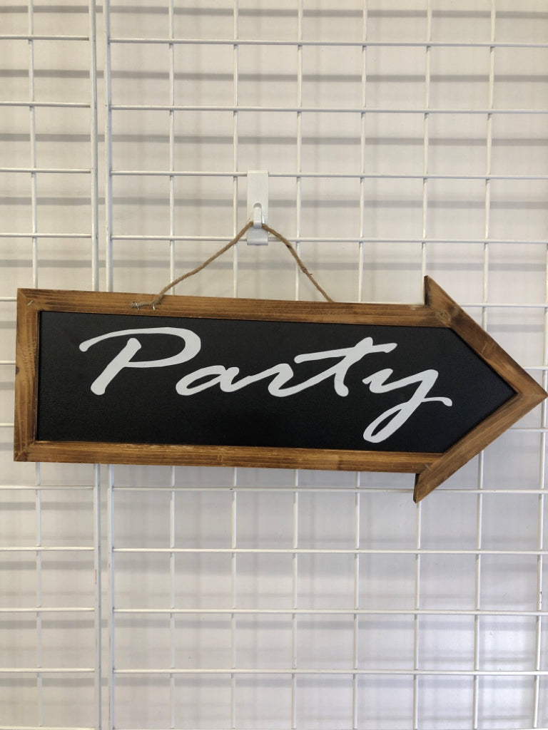 PARTY WOODEN PRIMITIVE ARROW.