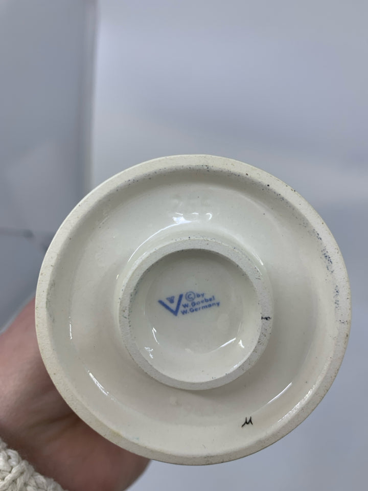 VTG A STITCH IN TIME #255 HUMMEL 1963.