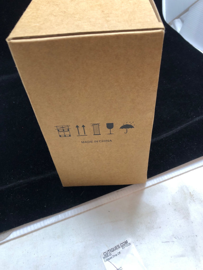 NIB 4 GLASS JAR TUMBLERS SET.