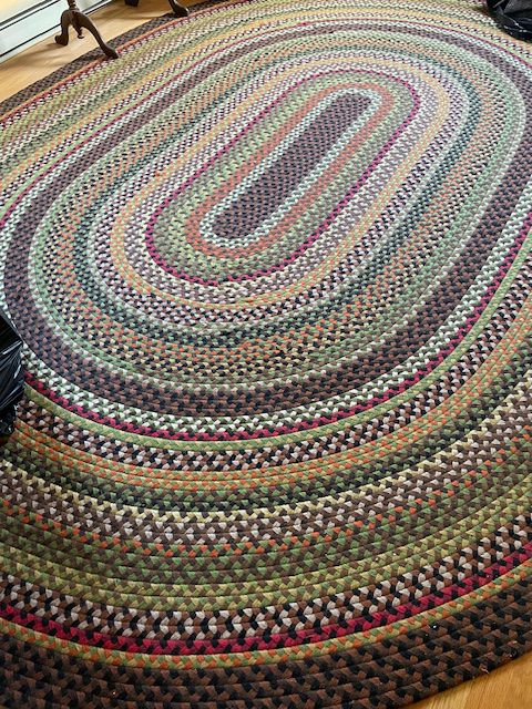 BROWN MULTI OVAL BRAIDED RUG.