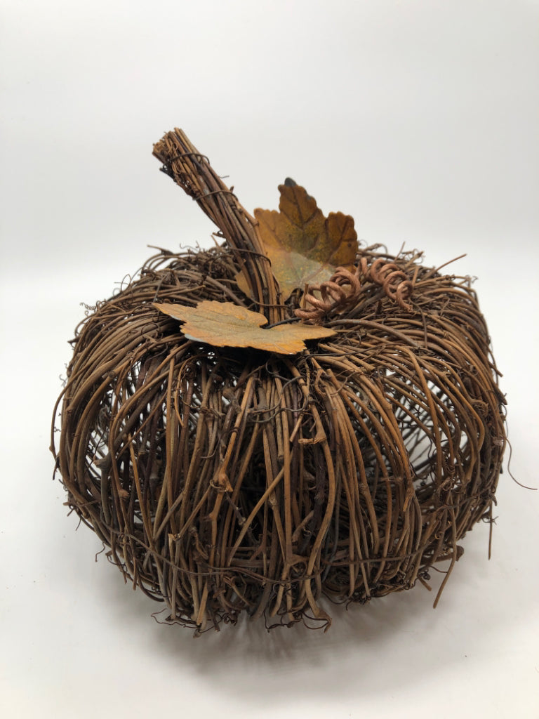 TWIG PUMPKIN W/METAL LEAVES.
