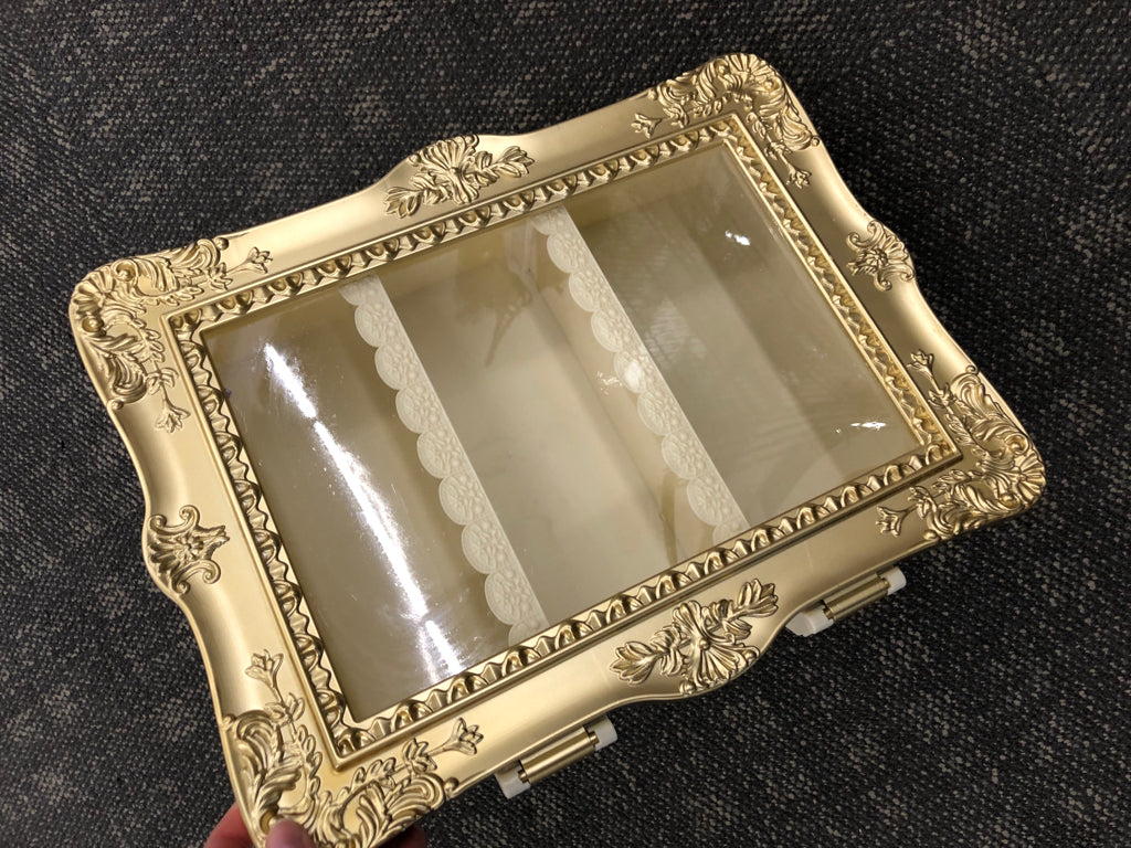 3 TIER SHELF W/GOLD PAINTED DOOR.
