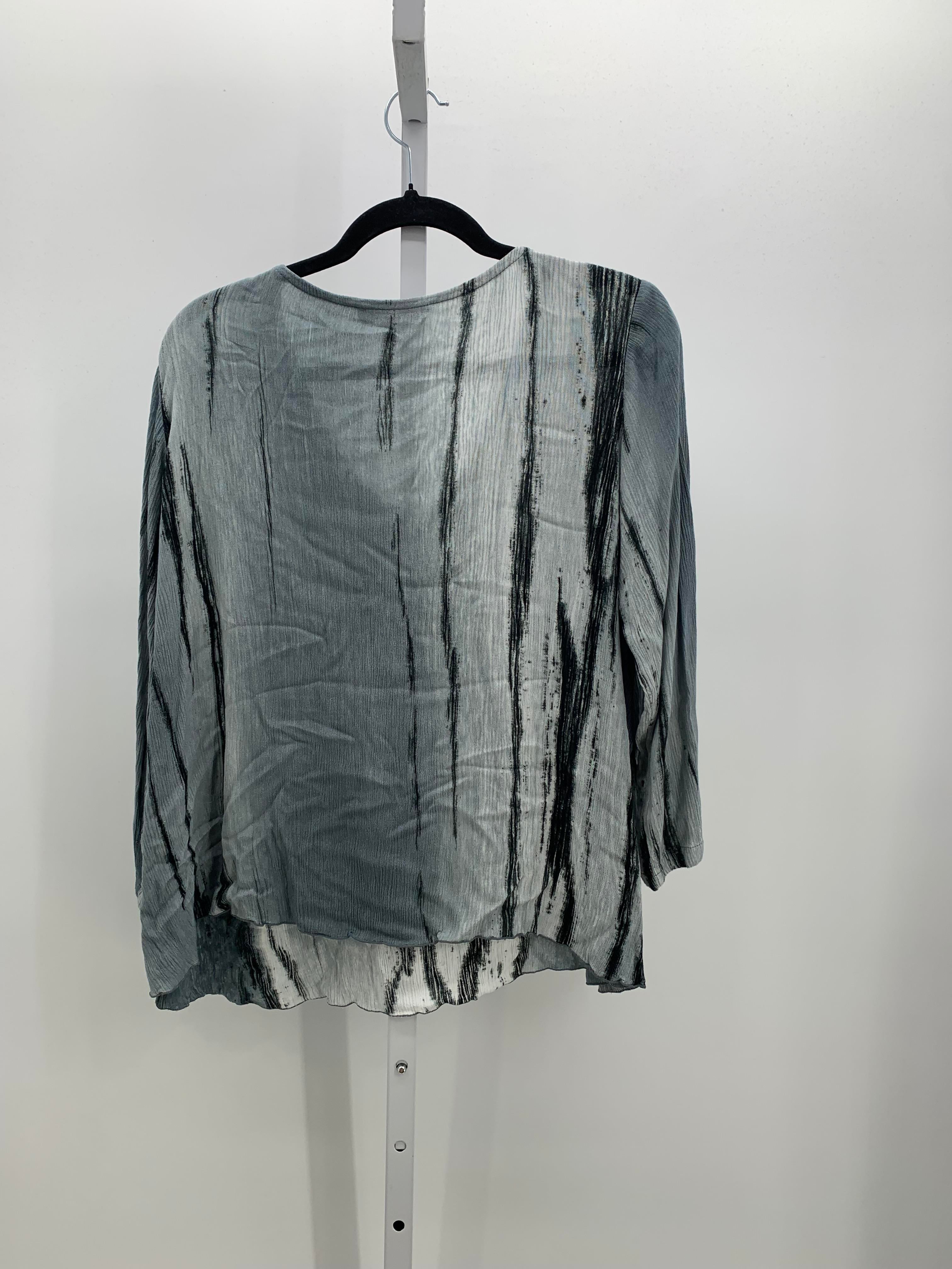 Size Medium Misses 3/4 Sleeve Shirt