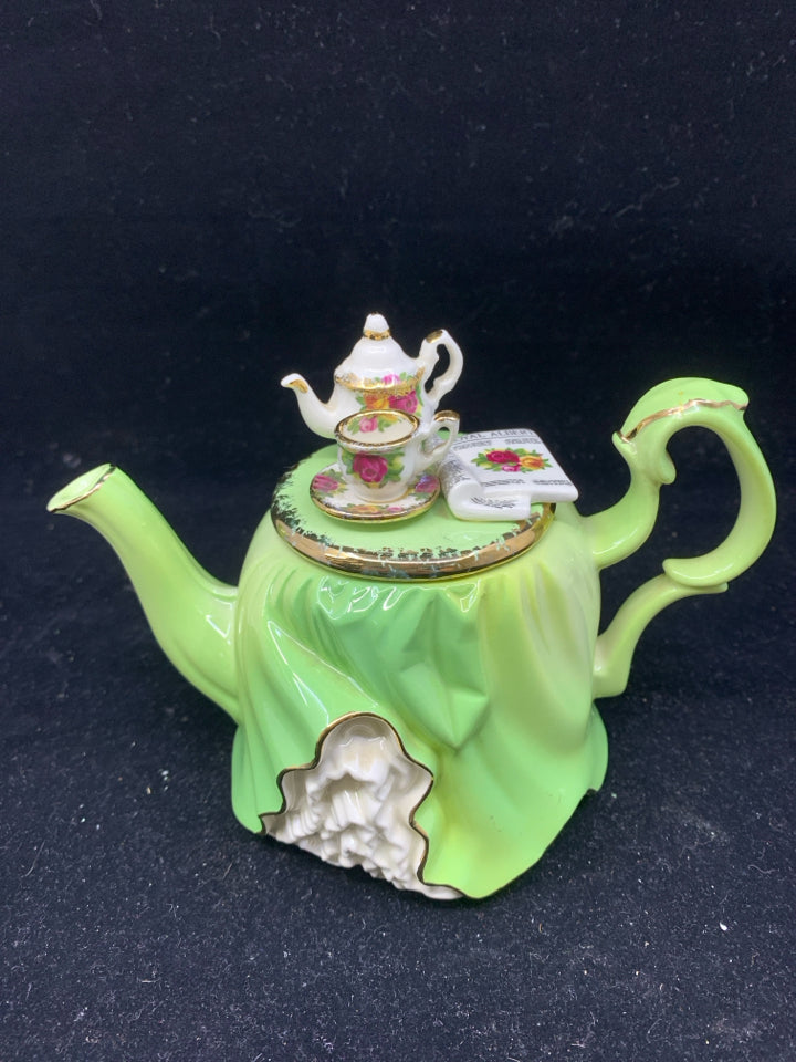 OLD COUNTRY ROSES GREEN DECORATIVE TEA POT.