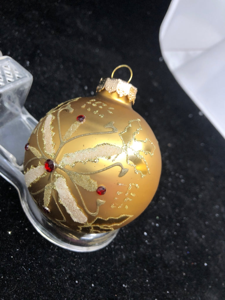 GOLD GLITTER SNOWFLAKE ORNAMENT.