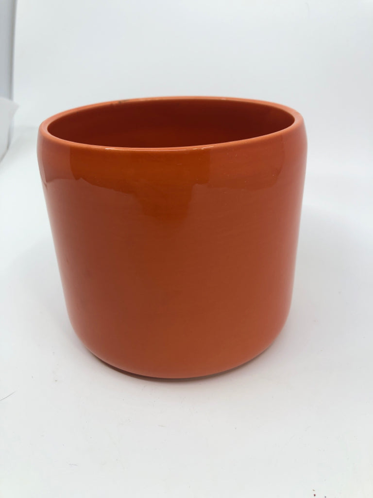 ORANGE W WHITE FOX PLANTER.