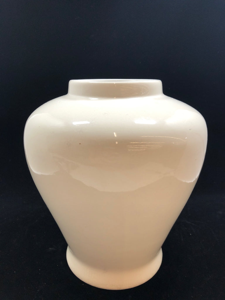ASIAN- STYLE PAINTED RED BIRD VASE.