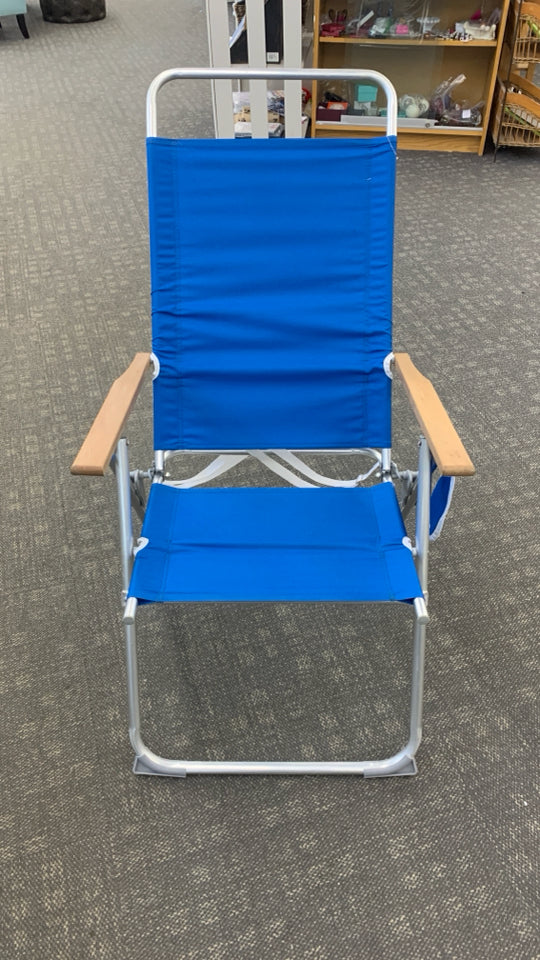 FOLDING BLUE BEACH CHAIR.