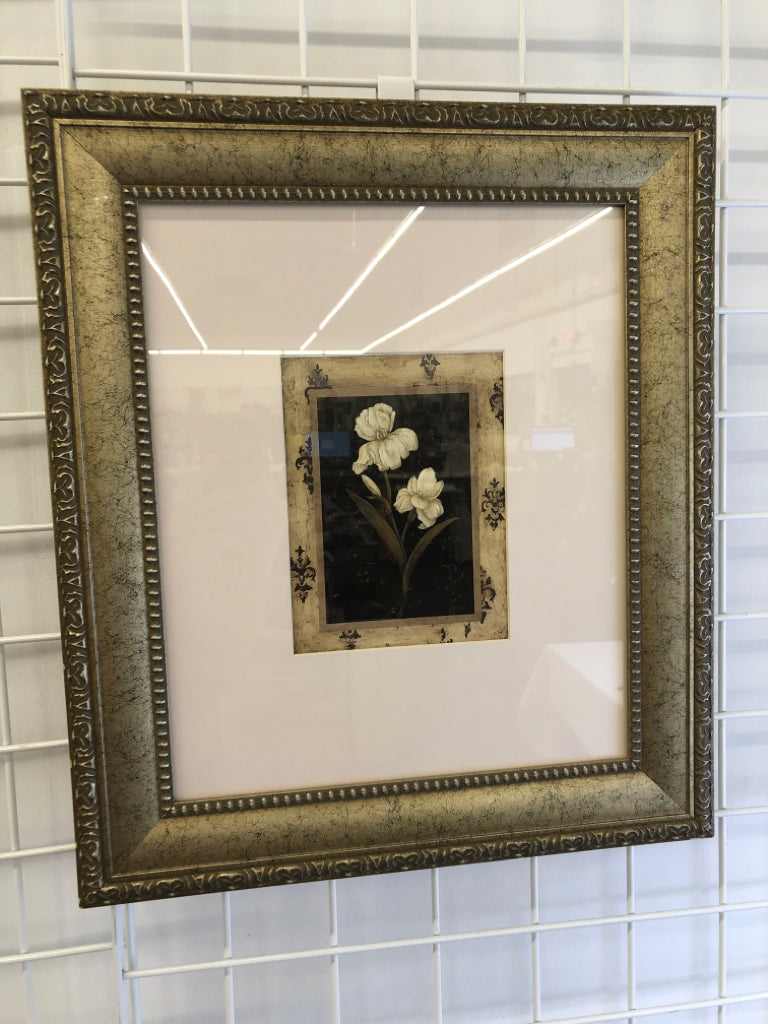 WHITE FLOWERS IN GOLD FRAME WALL ART.