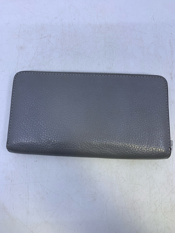 Coach C4451 Long Zip Around Wallet *No Wristlet Strap/Minor Stains Along Zipper