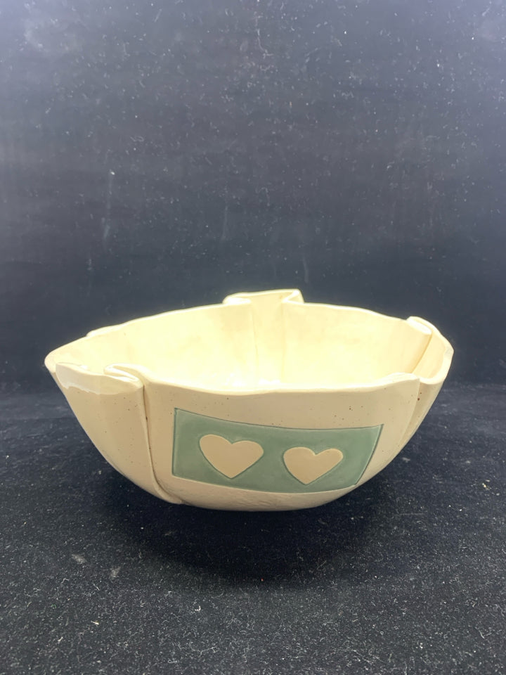 CREAM SPECKLED POTTERY BOWL W/ ASSORTED HEARTS FOLDED EDGES.