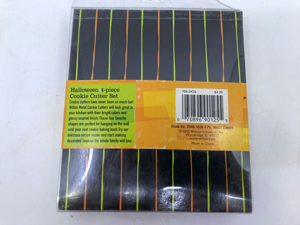 NIB WILTON HALLOWEEN COOKIE CUTTERS