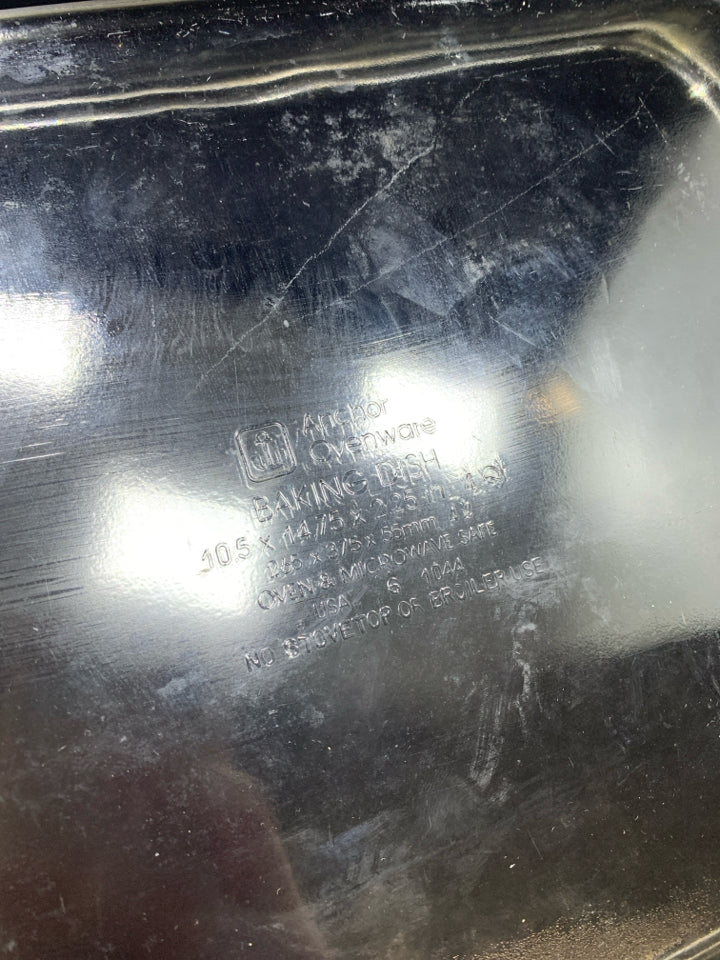 CLEAR ANCHOR HOCKING BAKING DISH.