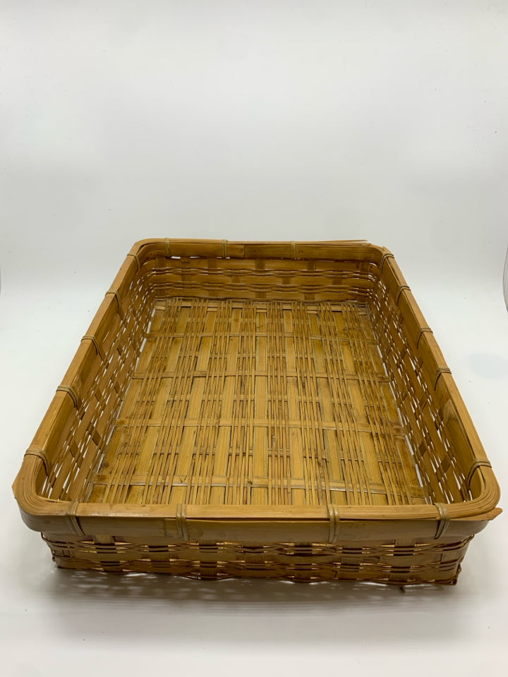WOVEN RECTANGLE BASKET TRAY.