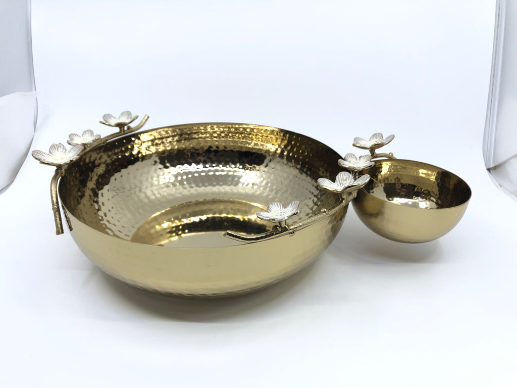 GOLD METAL HAMMERED W/ WHITE FLOWERS ON BRANCH CHIP/DIP BOWL.