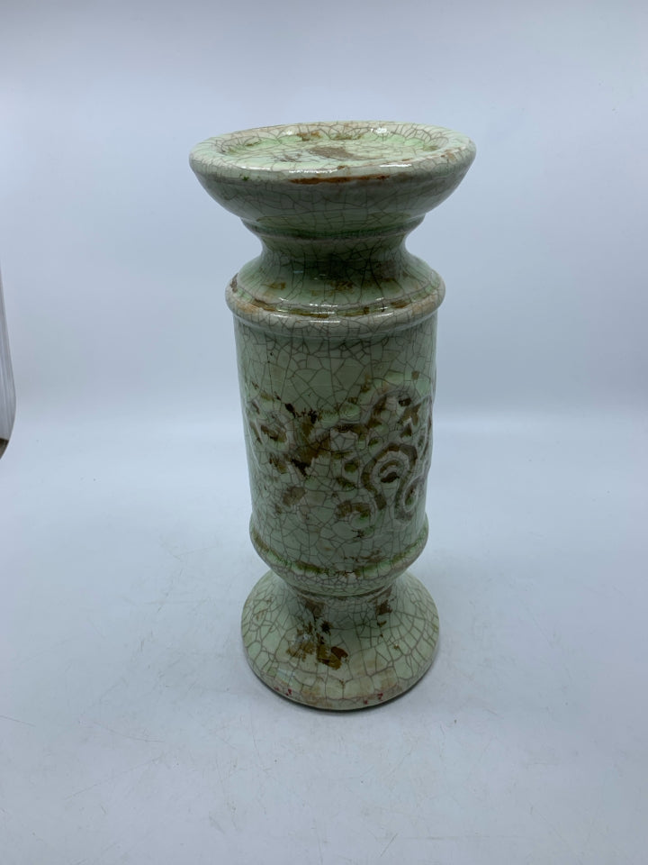 LIGHT GREEN CERAMIC CRACKLE DETAIL PILLAR CANDLE HOLDER.