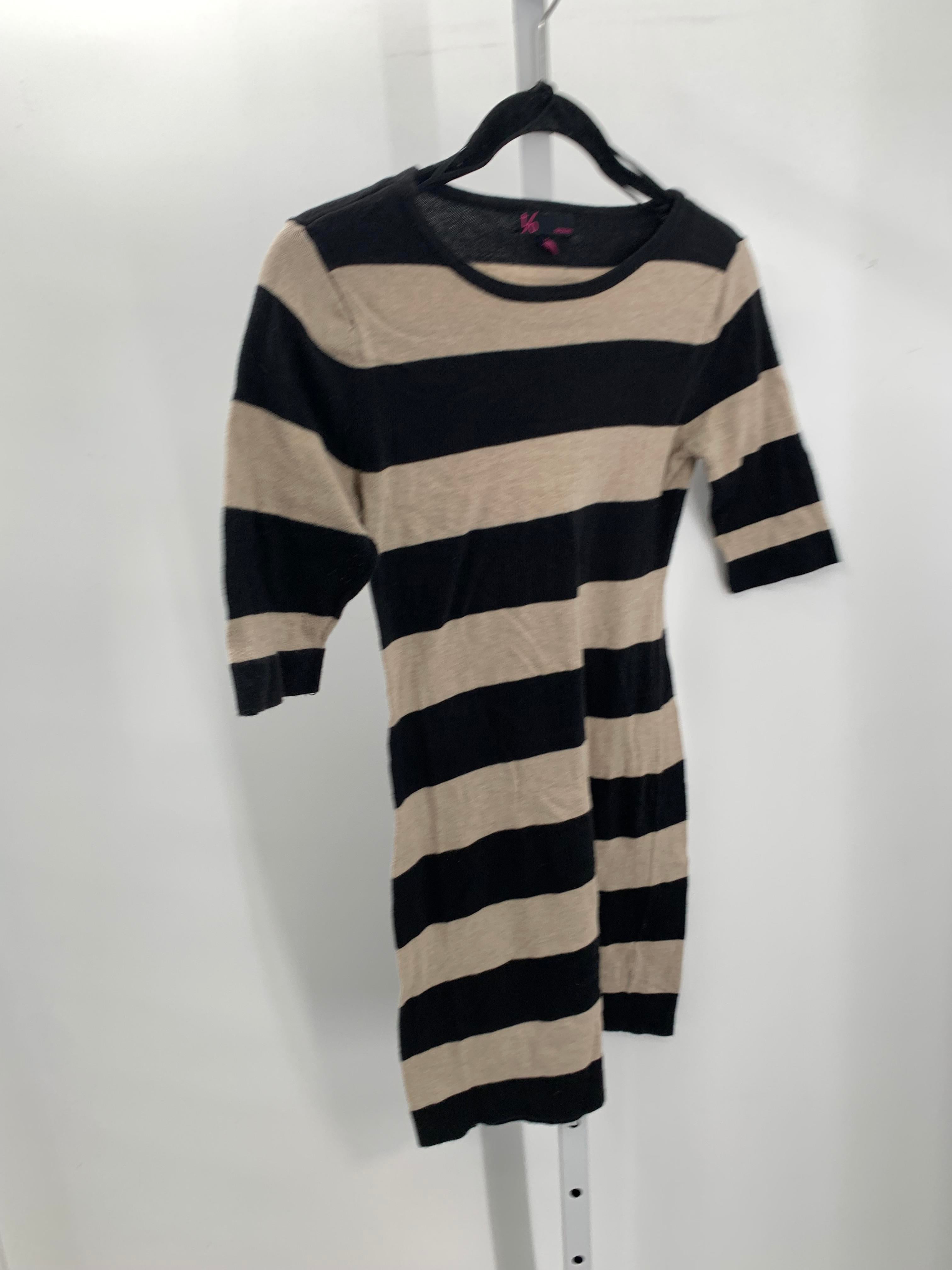 Size Small Juniors Short Sleeve Dress