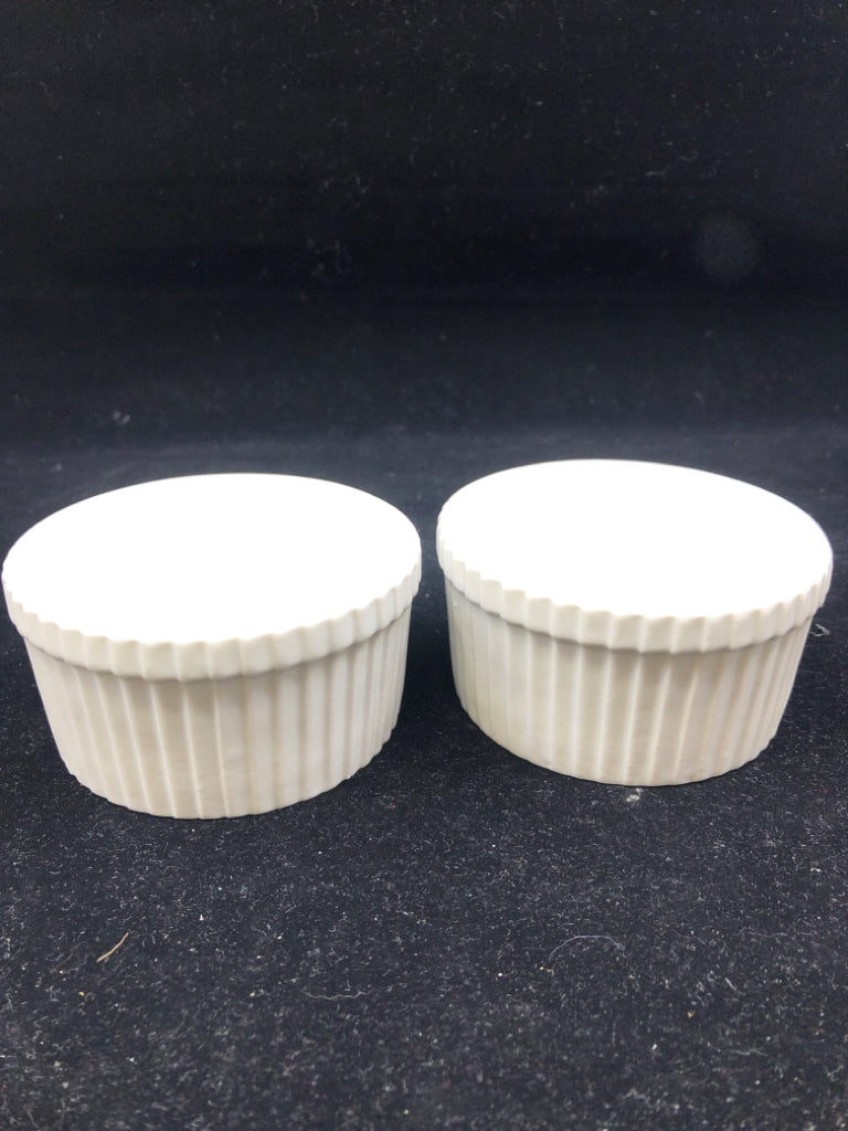 2 SMALL RIBBED RAMEKIN BAKING DISHES.