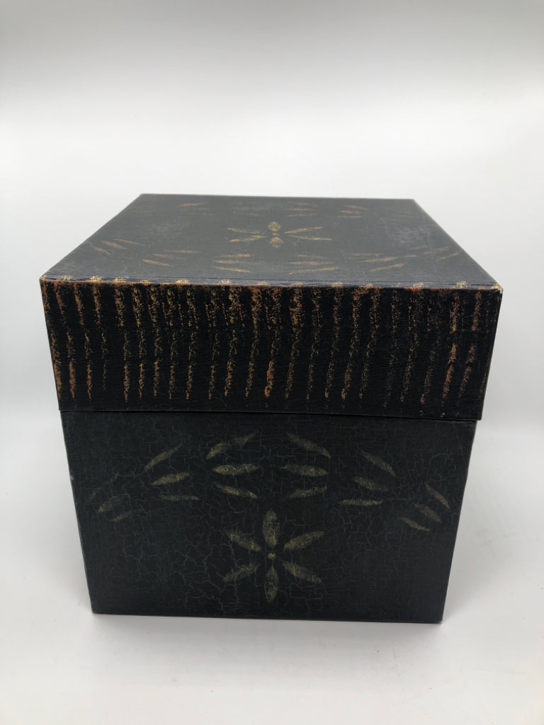 2PC NESTING DECOR BOXES.