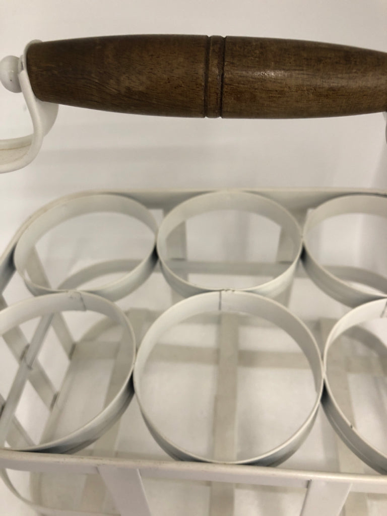 WHITE METAL BOTTLE CARRIER.