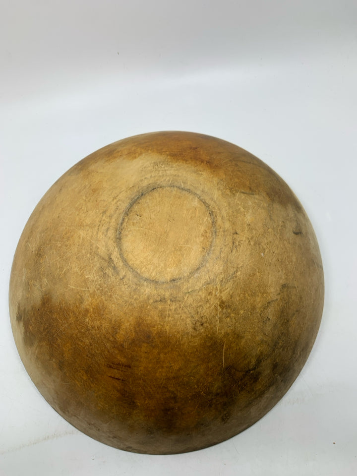 RUSTIC WOOD CARVED BOWL.