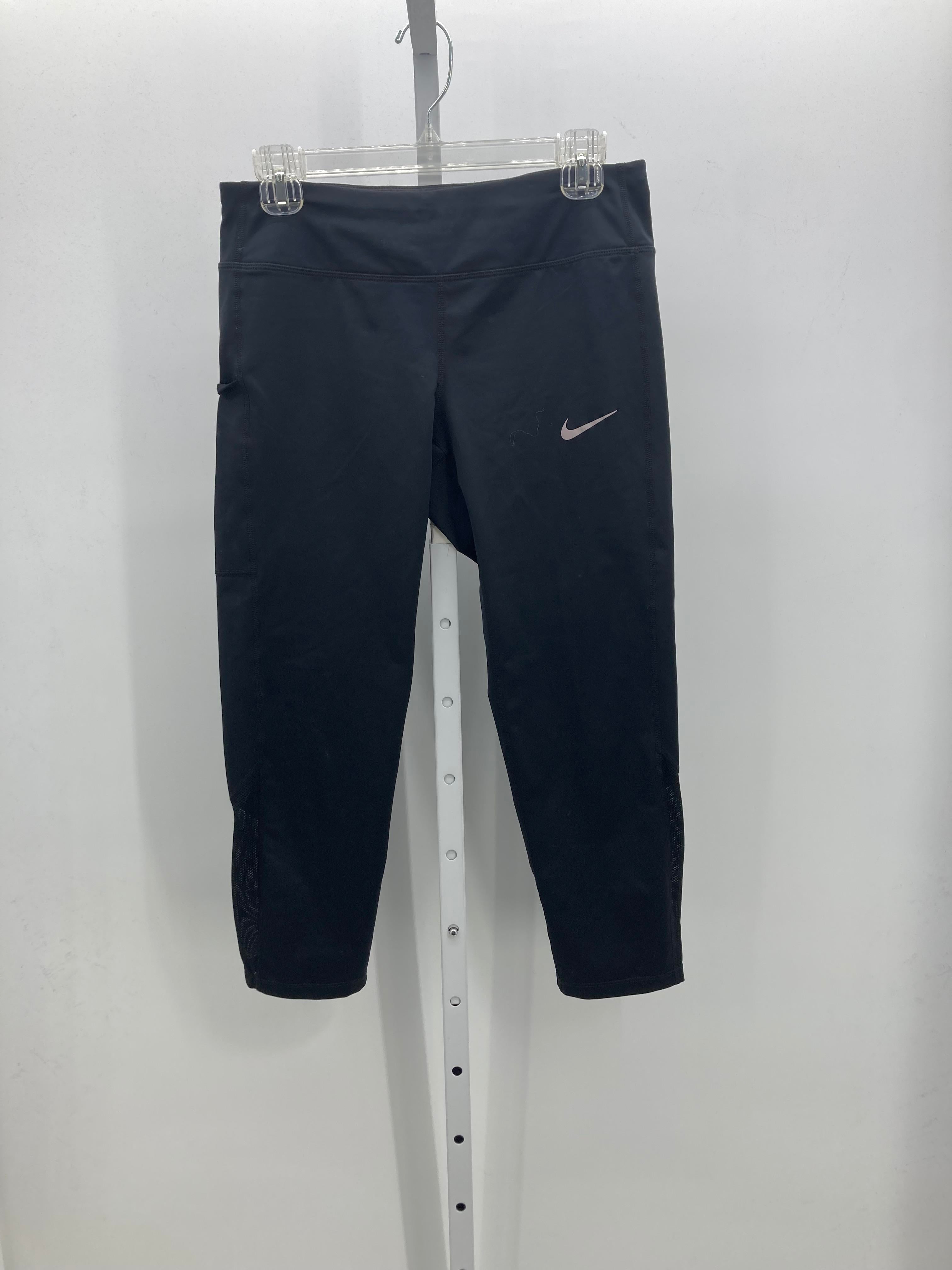 Nike Size Medium Misses Capri Pants