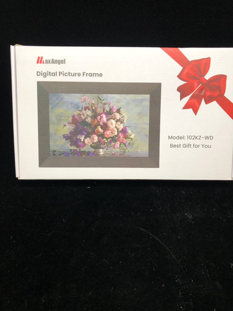 NIB DIGITAL PICTURE FRAME.