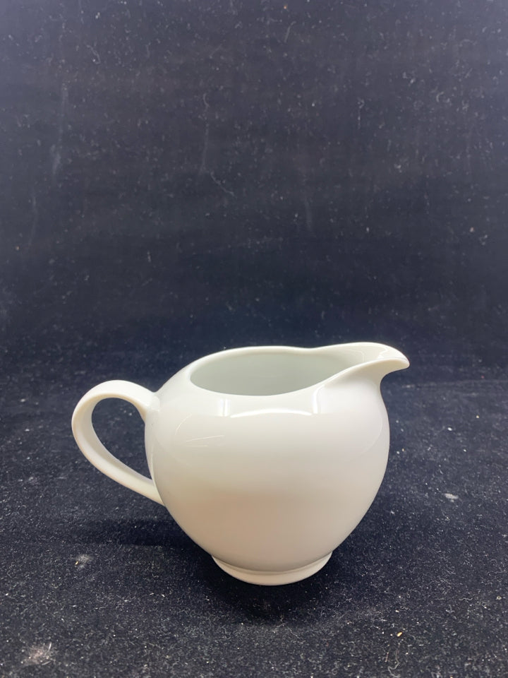 SMALL WHITE CREAMER.