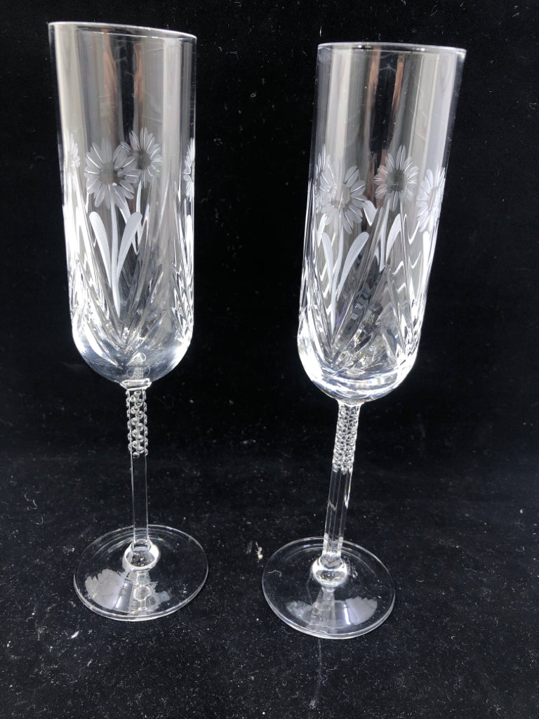 3PC SUNFLOWER ETCHED DECANTER W 2 ETCHED CHAMPAGNE GLASSES.