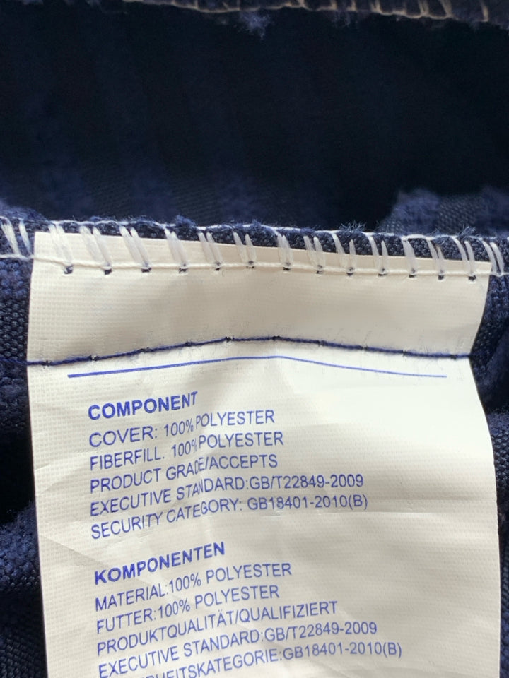 NAVY BLUE RIBBED PILLOW COVER.