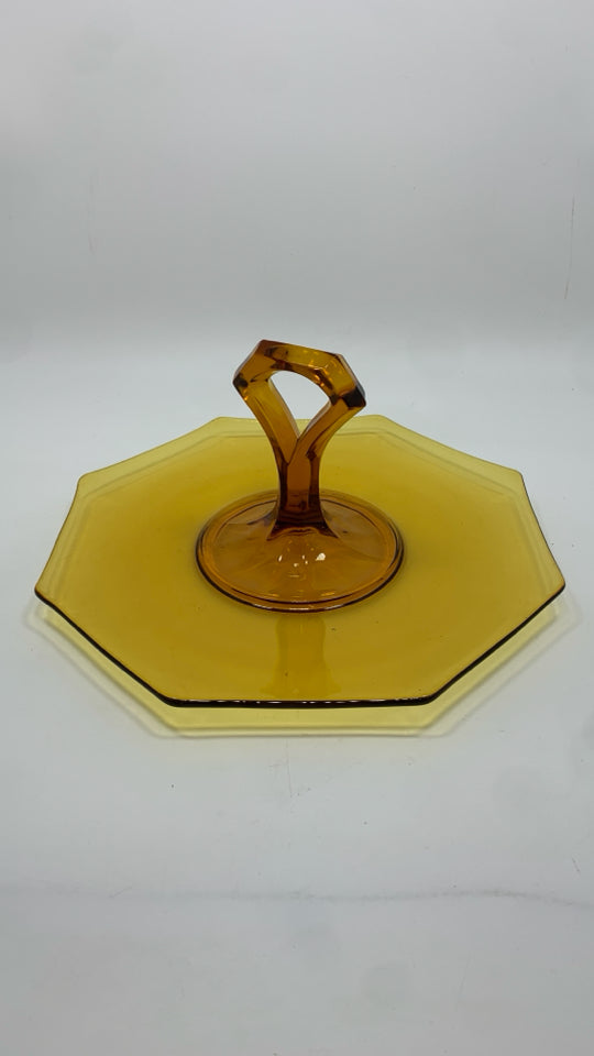 AMBER GLASS TIDBIT TRAY W/HANDLE.