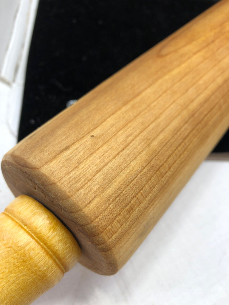 BLONDE WOOD ROLLING PIN.