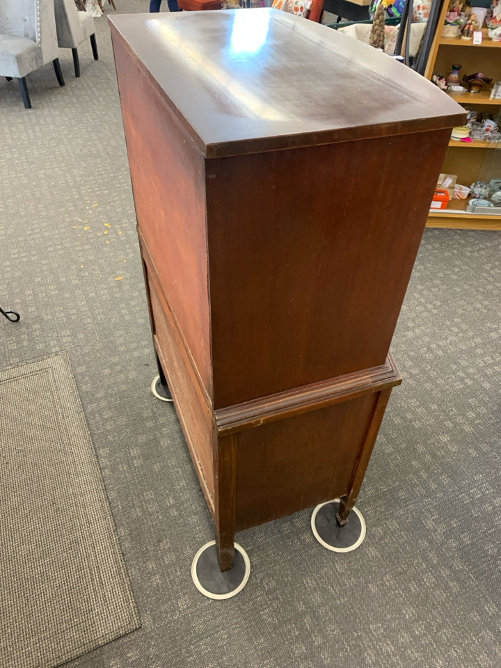 VTG ROUND BOW FRONT 5 DRAWER DRESSER.