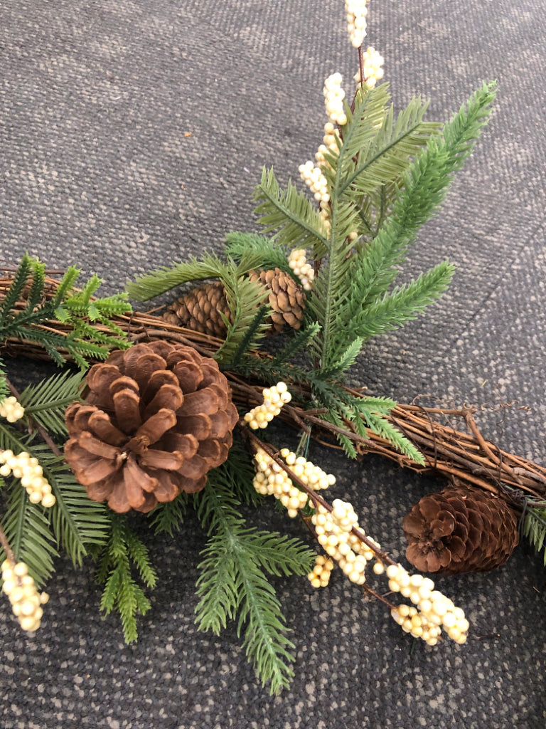 PINECONES & WHITE BERRIES GARLAND.
